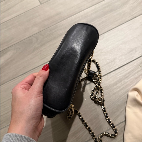 Tory Burch | Leather Bucket Bag - Picture 8 of 10